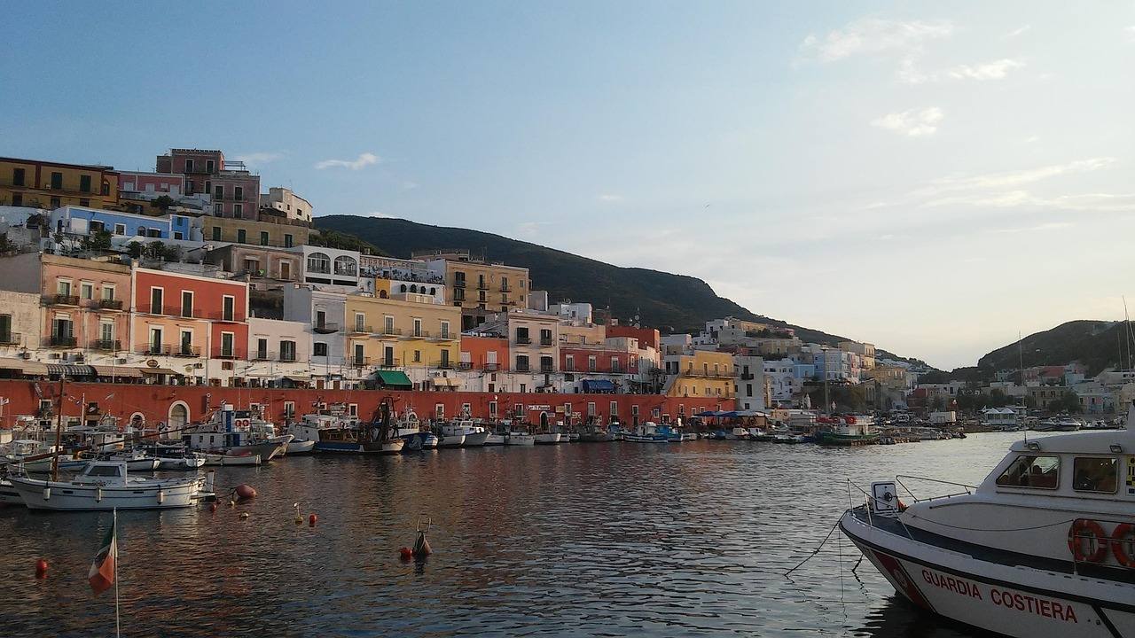 Impression aus dem Segelrevier Ponza, Latium, Pontinische Inseln